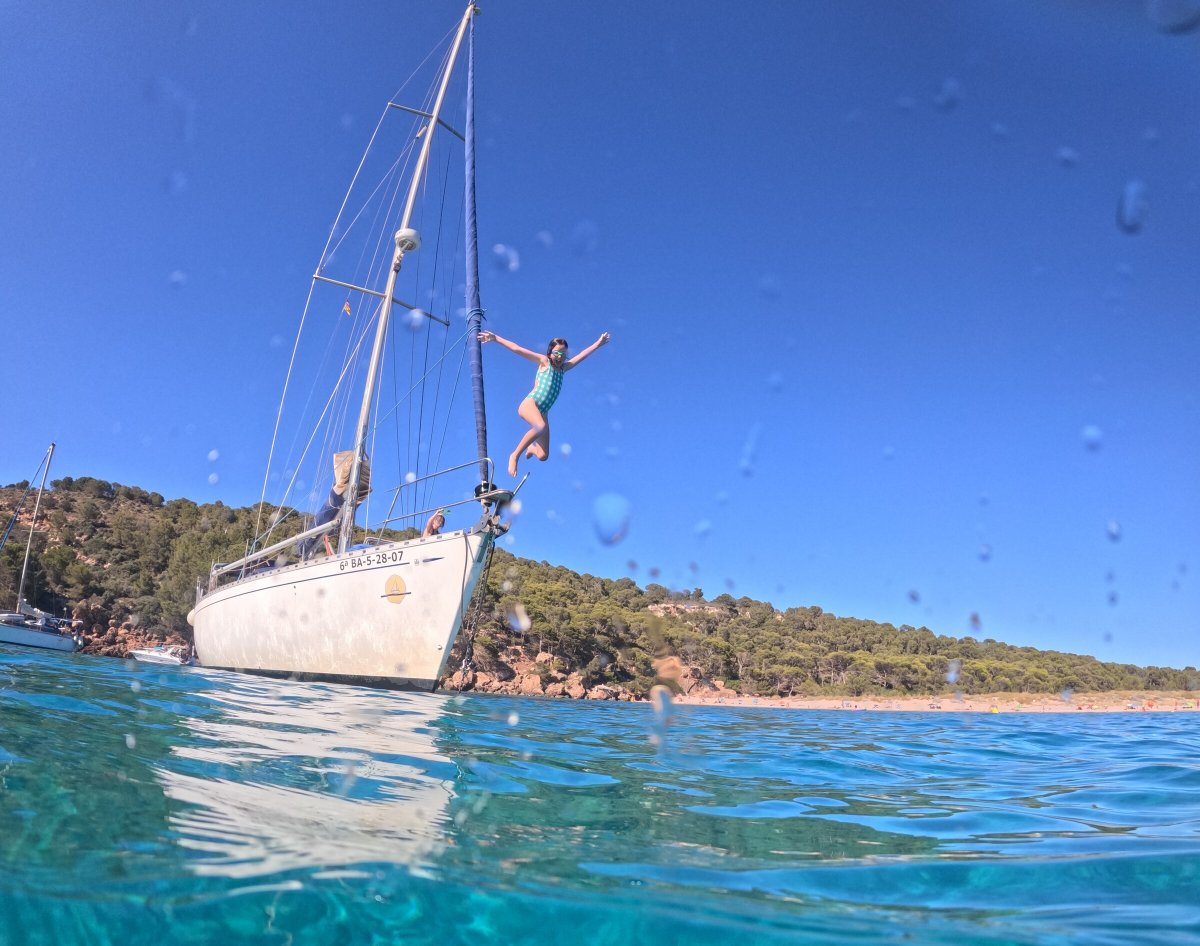 Vacanze in barca con attività di navigazione.