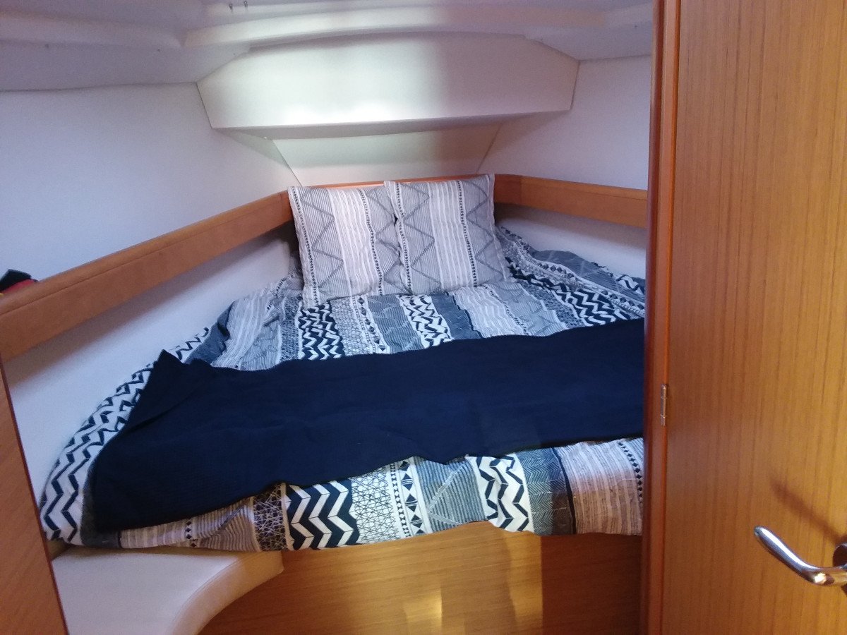 Two days sailing the Ría de Pontevedra and anchoring in Aldán