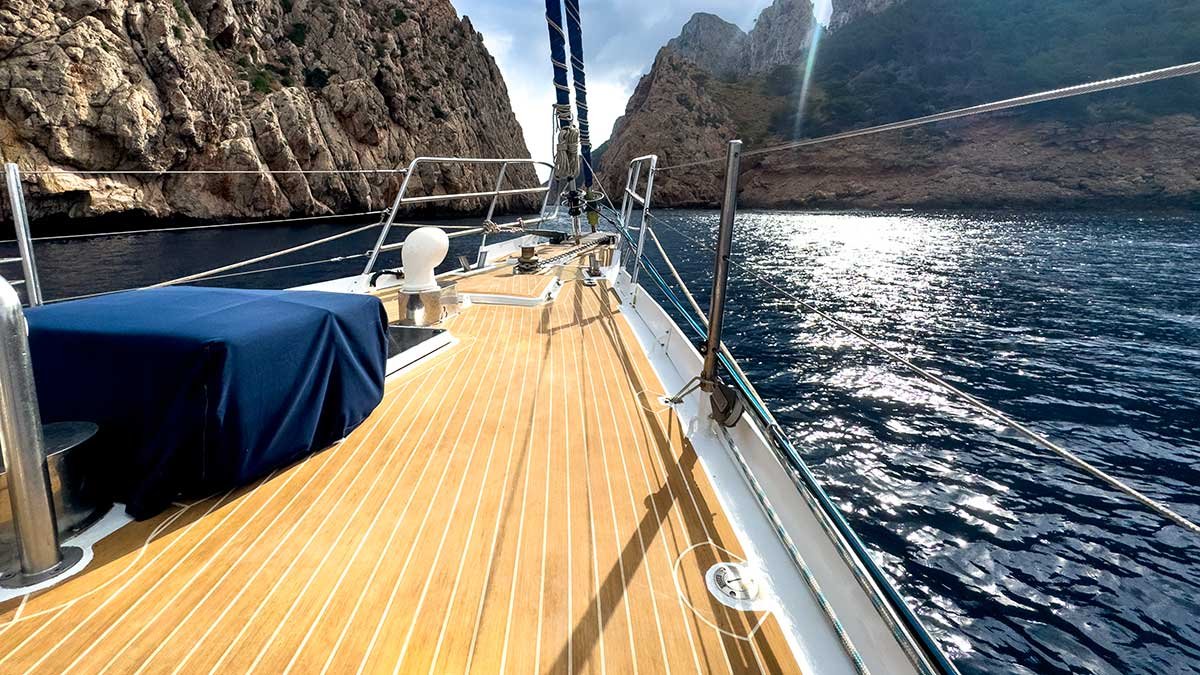 Vivi l'esperienza di navigare attraverso le Isole Baleari