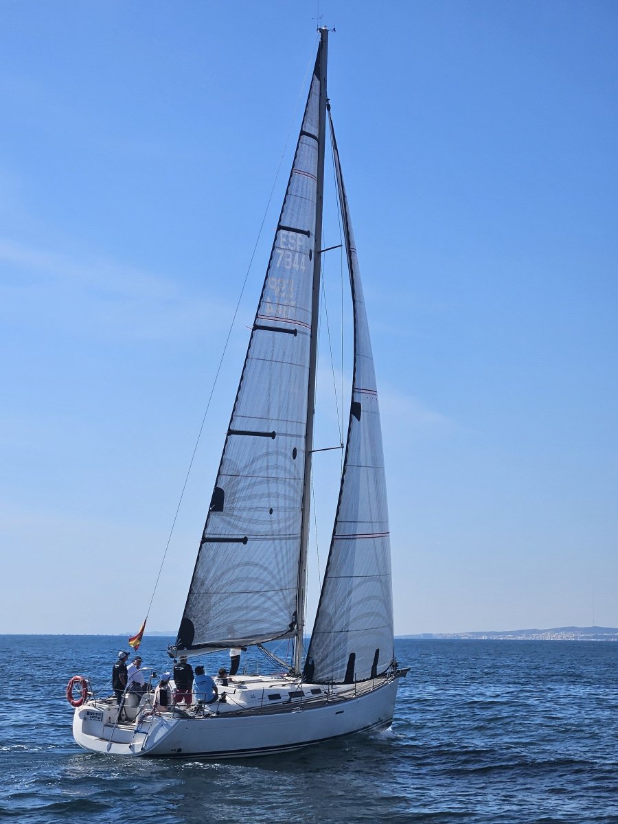 An adventure at sea on a sailboat