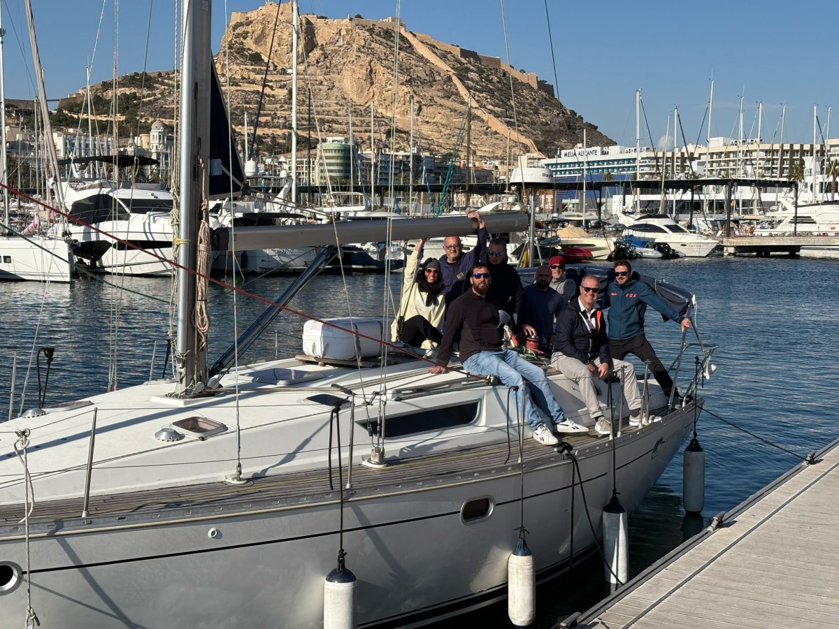 Experiencia de navegación en barco con el curso PER PRO