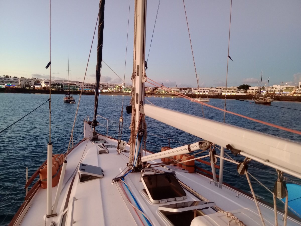 Barca a vela in mare a Palma di Maiorca