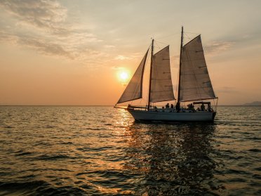 Puesta de Sol exclusiva navegando en velero clásico en La Manga del Mar Menor