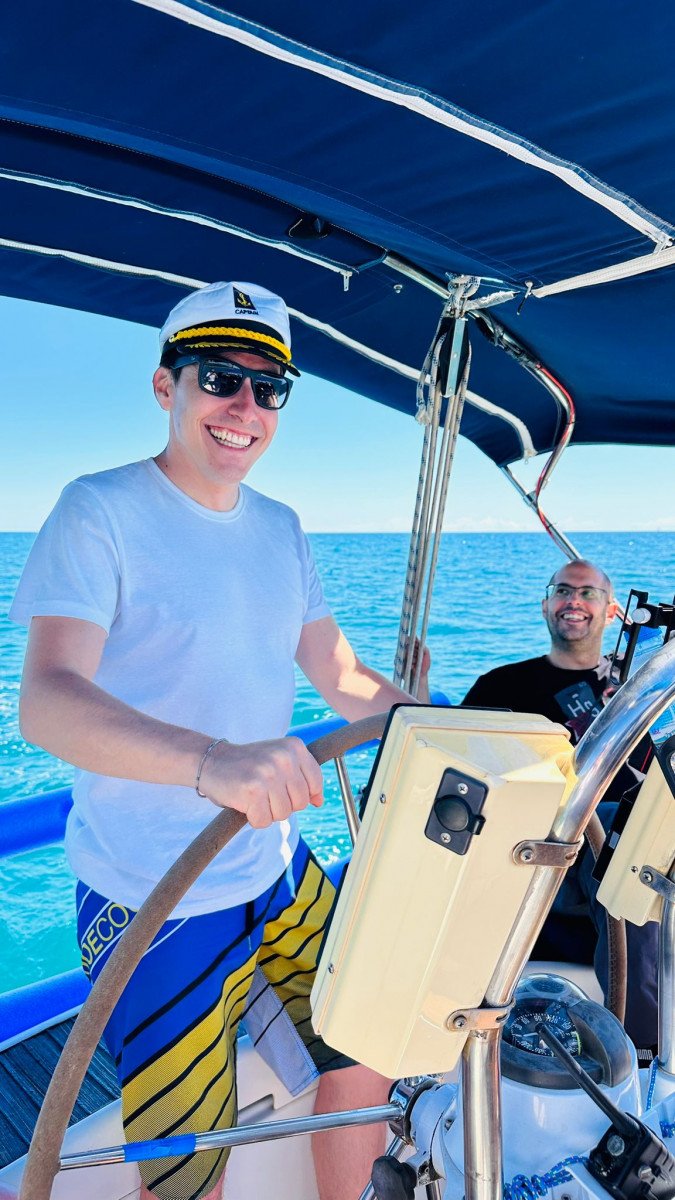 Explora la costa mediterránea en un velero