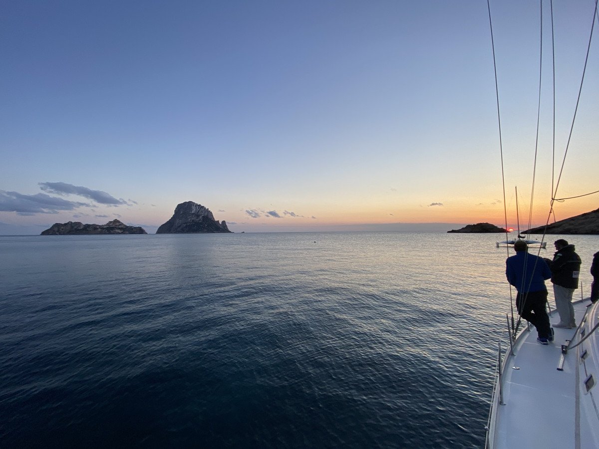 Relajación y aventura en el mar en Ibiza y Formentera desde Denia