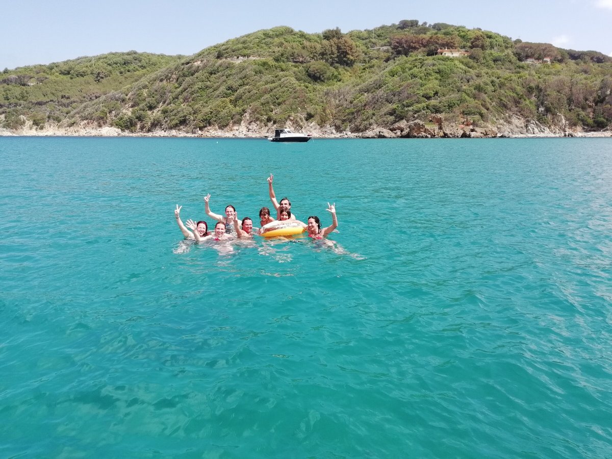 Tour de navegación a vela desde el mar Tirreno hacia las islas