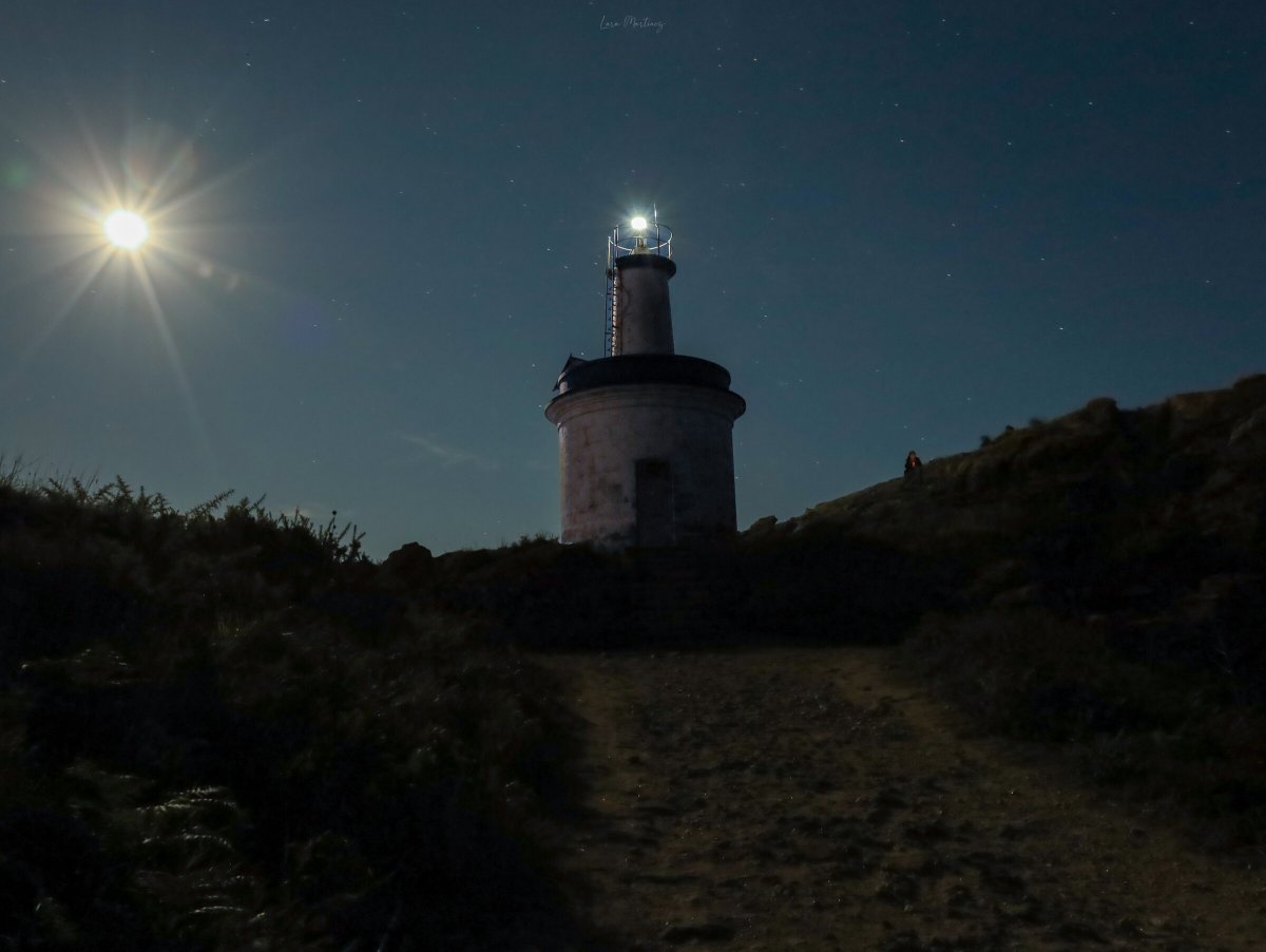 Segeln zu den Cíes-Inseln unter dem Sternenhimmel