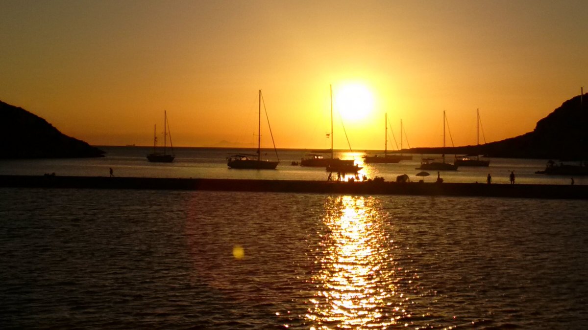 Descubre las calas y bahías ocultas de las Cícladas