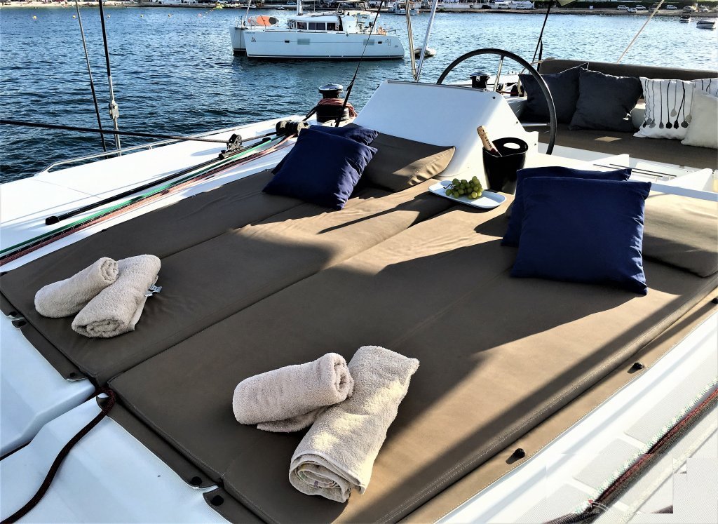 Goditi le acque cristalline di Ibiza e Formentera con un Lagoon 450F