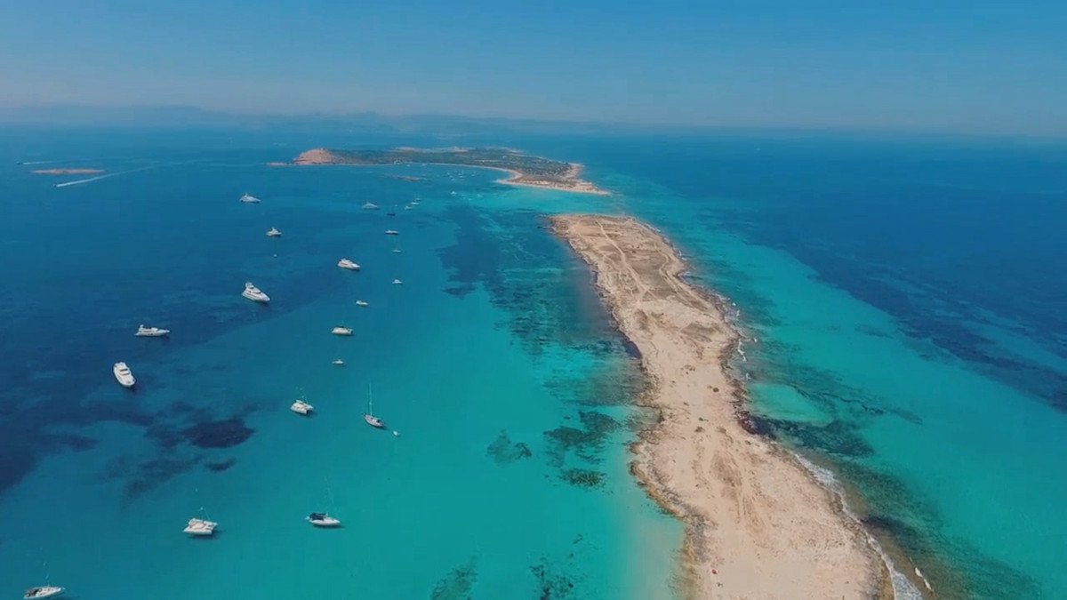 Viaje en barco por las islas Pitiusas con Yoga gratis