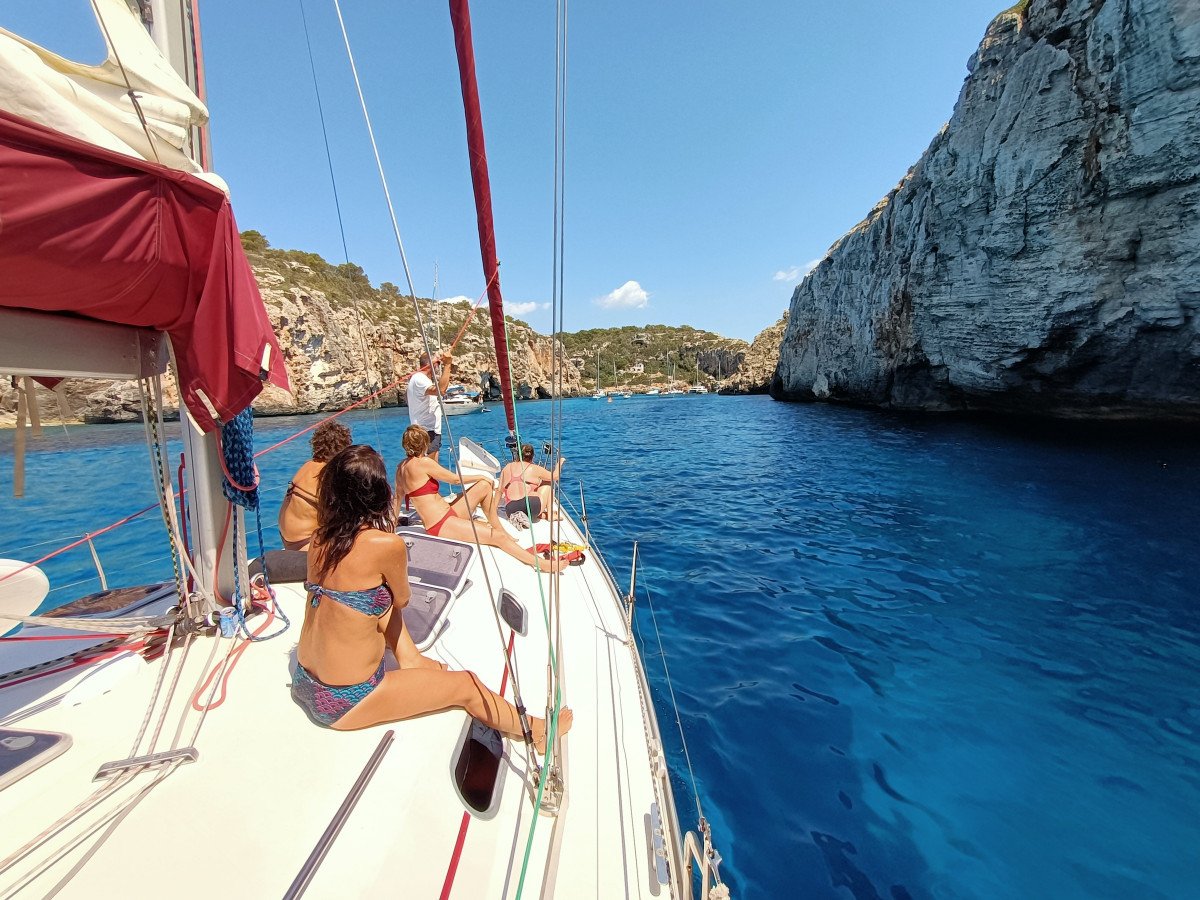 Giro intorno all'isola di Menorca in barca a vela