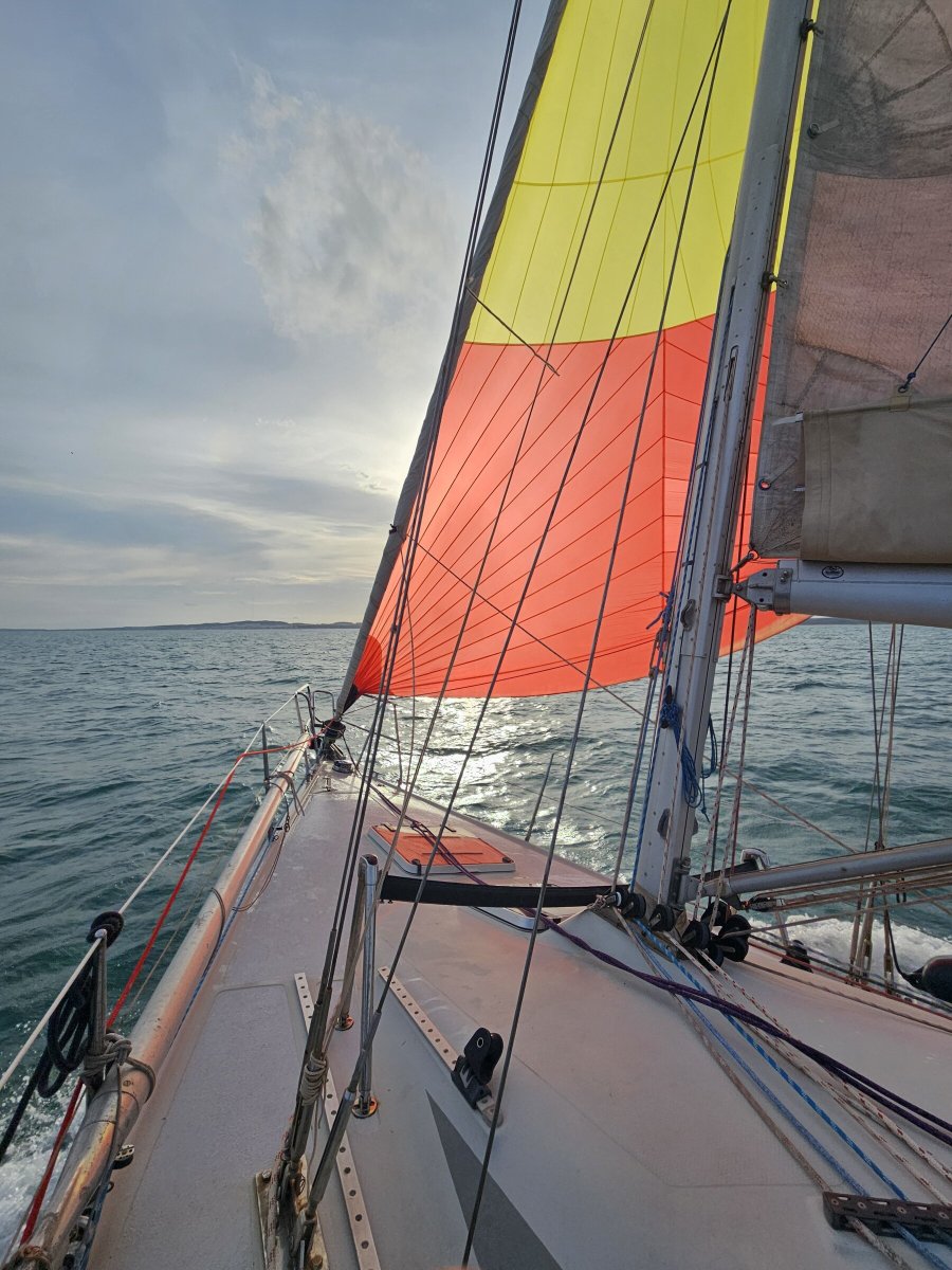 Barca a vela nel Mar Mediterraneo