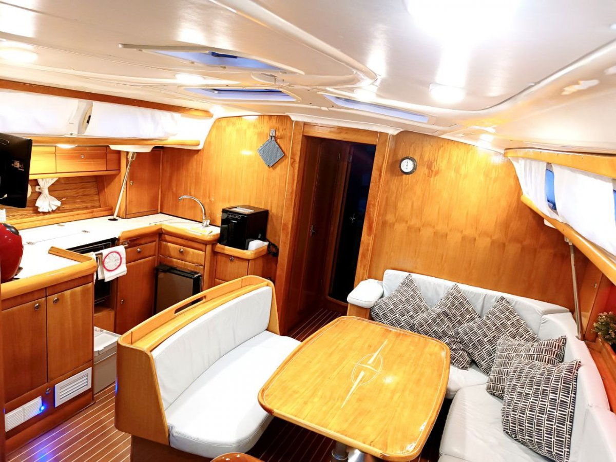 Sailboat - Bavaria Yachts - 4 cabins