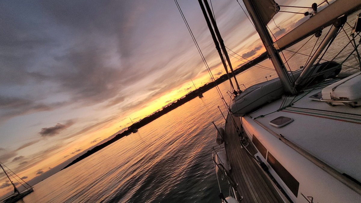 Vivere un'esperienza di vela nel Golfo di Cagliari