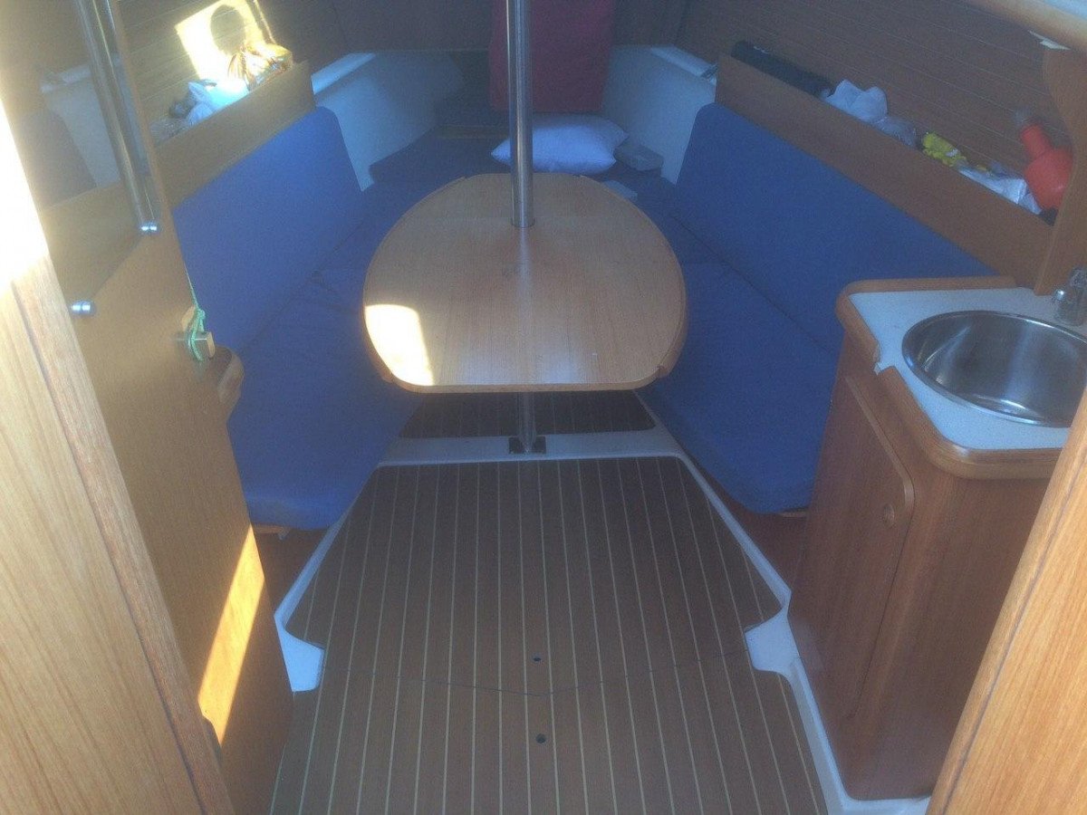 Sail along the Asturian coast with a bareboat charter