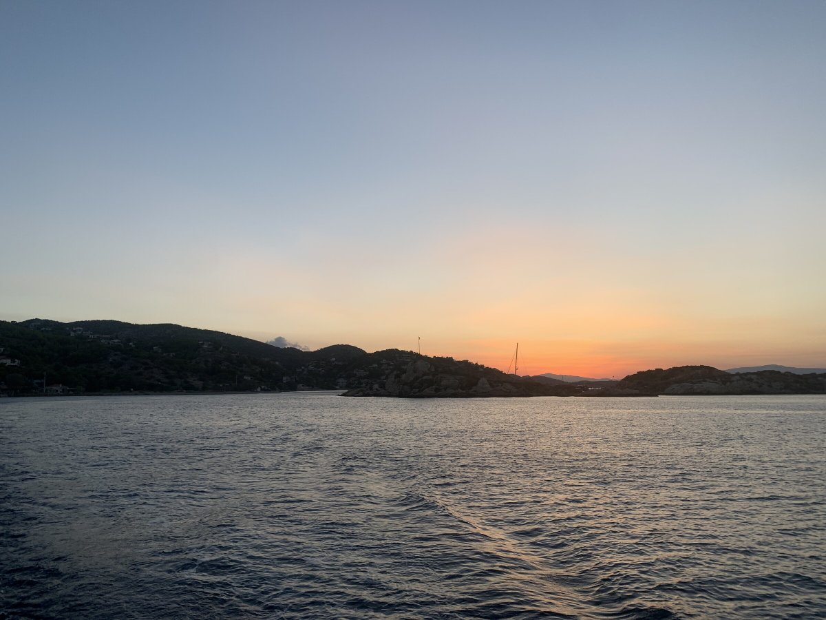 Segelkurs im Kanal von Korinth