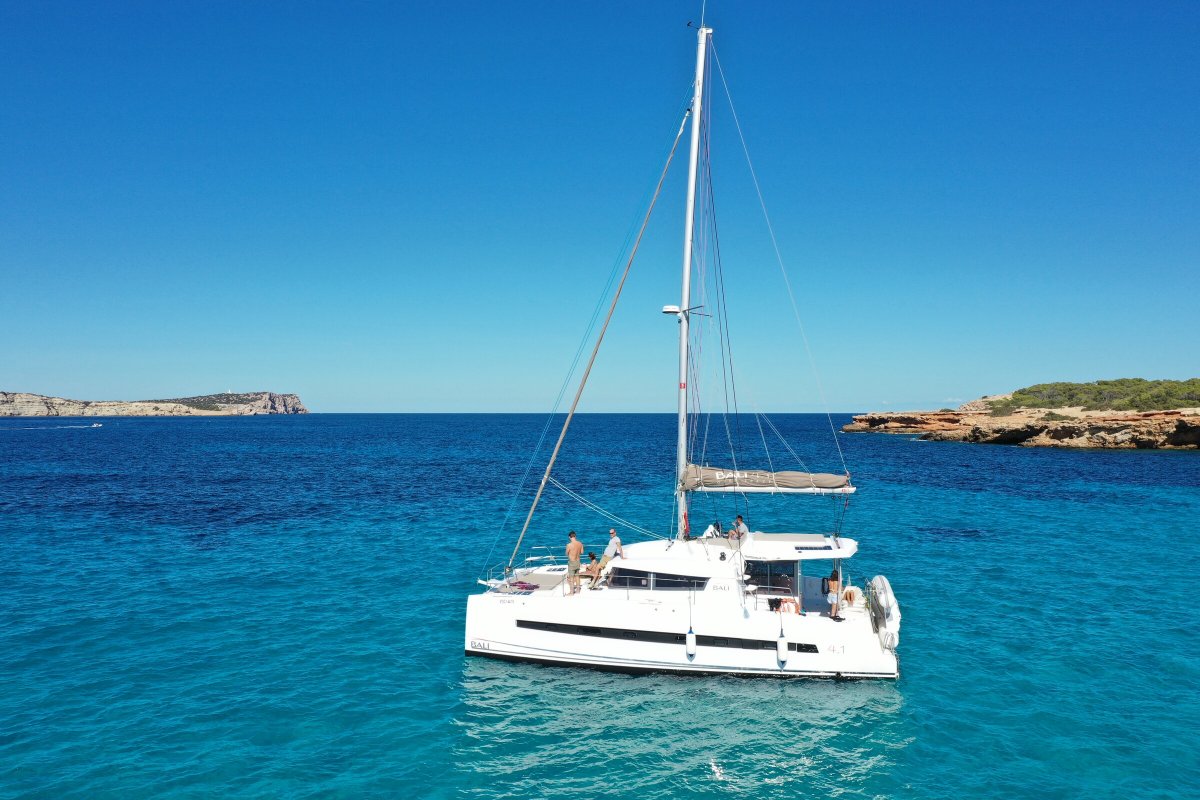 Barco Bali 4.1 para alquilar en Ibiza y Formentera