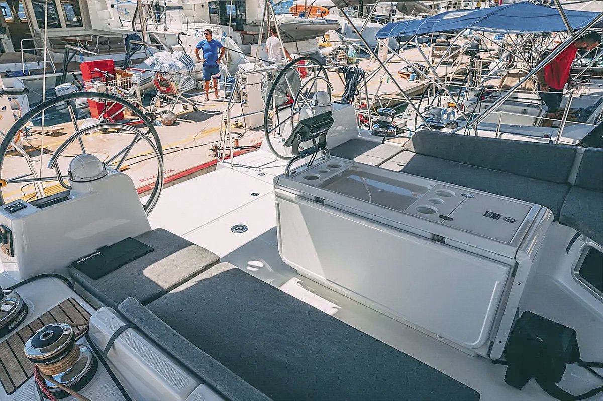 Route from Valencia to Lanzarote on navigation boats