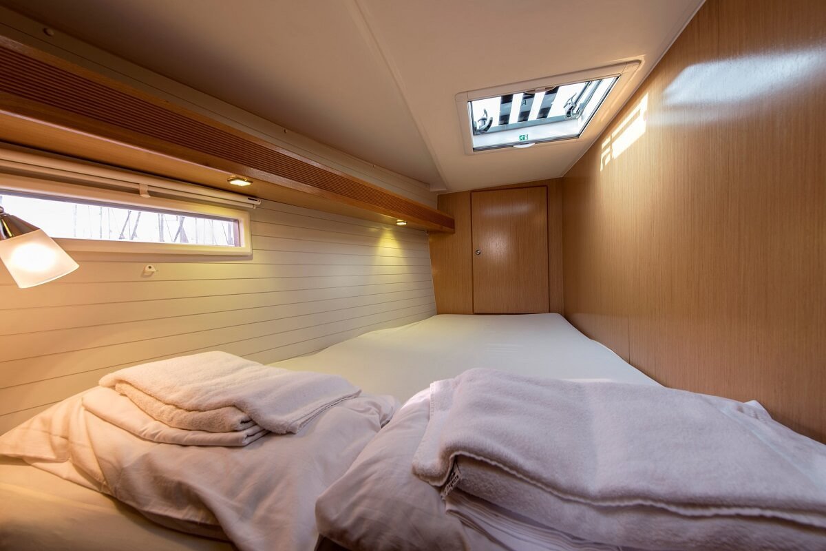 sailboat-rental-barcelona-bavaria-45-19