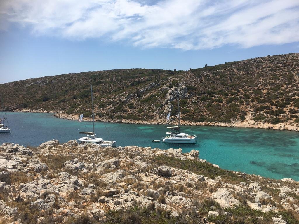 Scopri le isole greche su un lussuoso battello