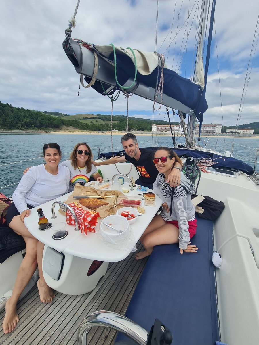 Segelboot in Getxo für Wochenendausflüge