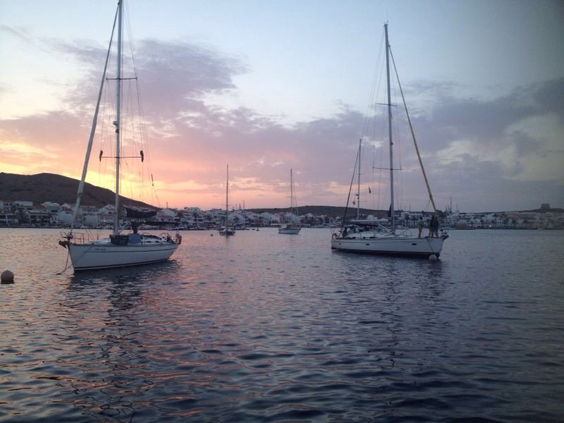 Explora la belleza de Menorca desde el mar