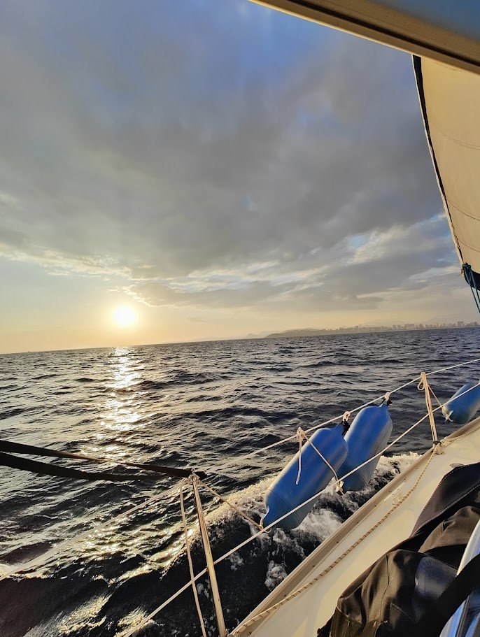 Esplora il Mar Mediterraneo su un veliero per 4 ore