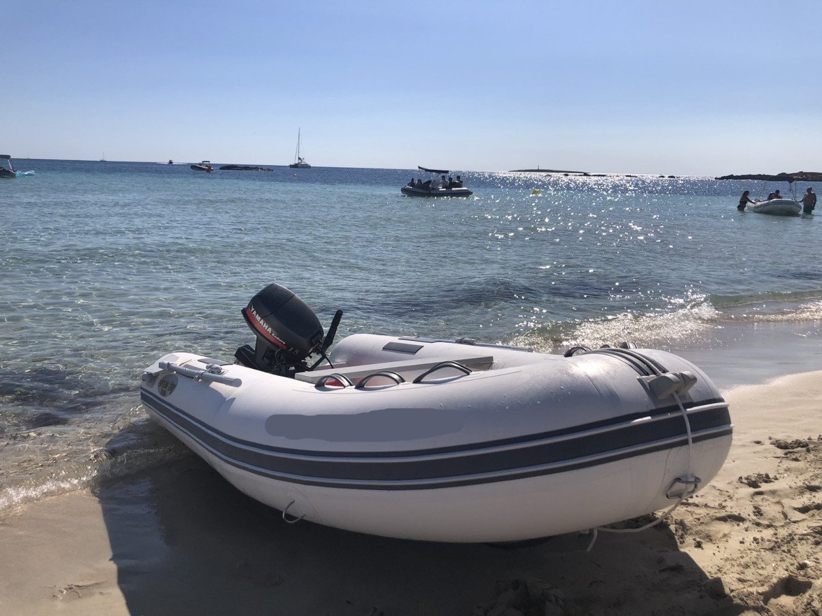 Privatkreuzfahrt auf einem Segelboot entlang der Küsten von Ibiza und Formentera