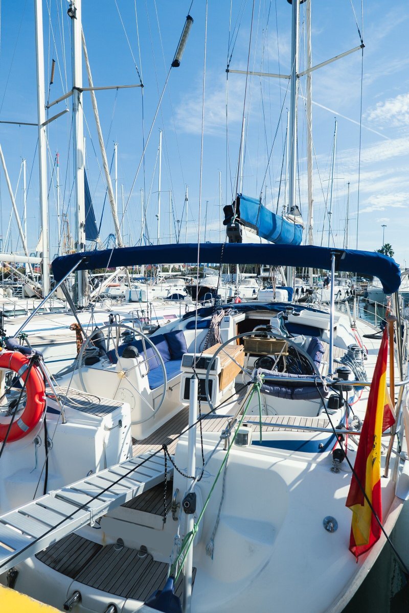 Unique sailing experience in Valencia by night