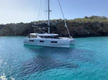 Explora las playas y calas de Ibiza desde nuestro catamarán Lagoon 46