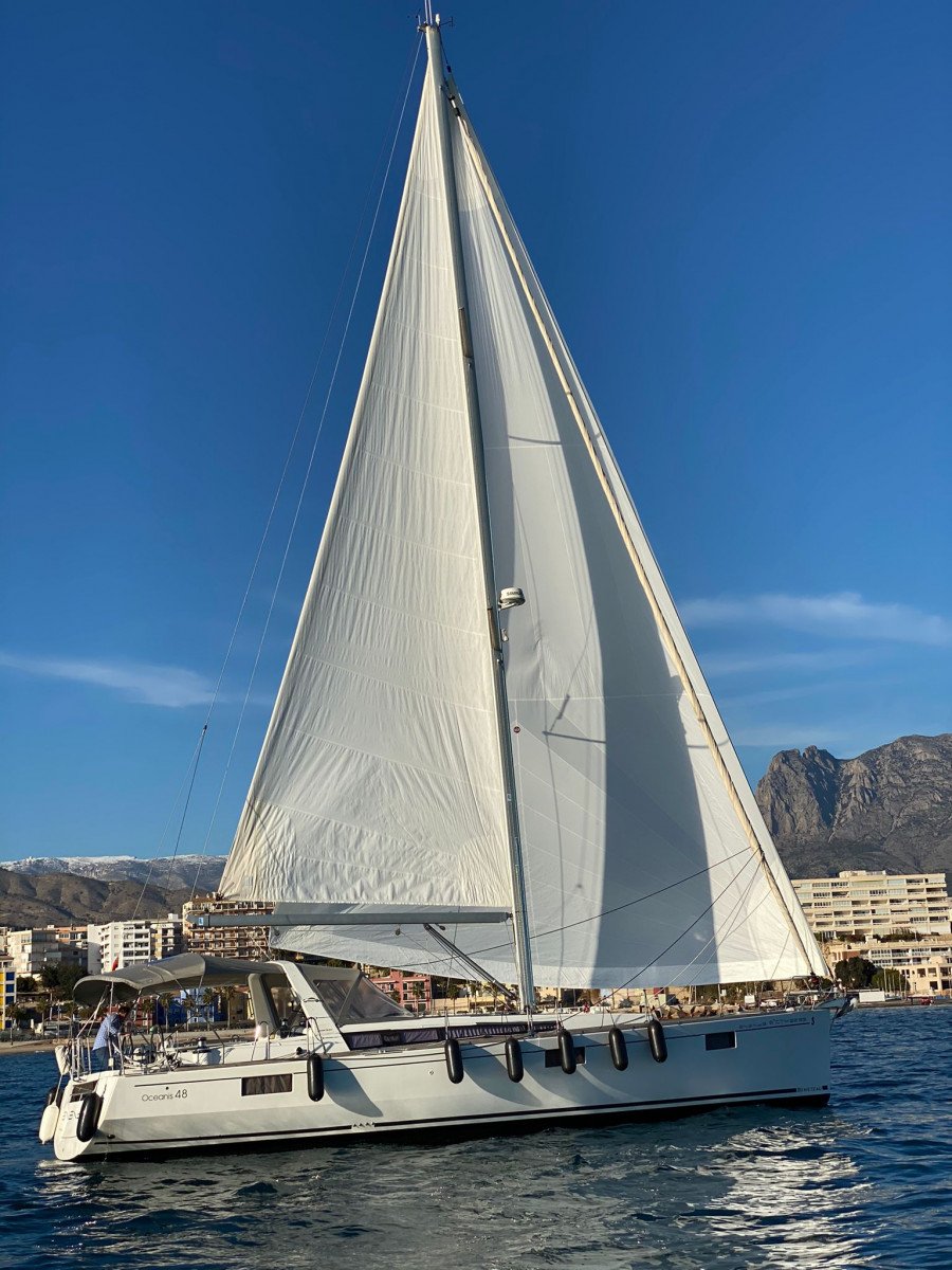 Noleggio di uno sloop per mezza giornata a Vila Joiosa