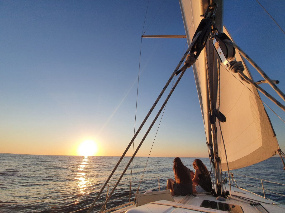 Learning to sail with other women