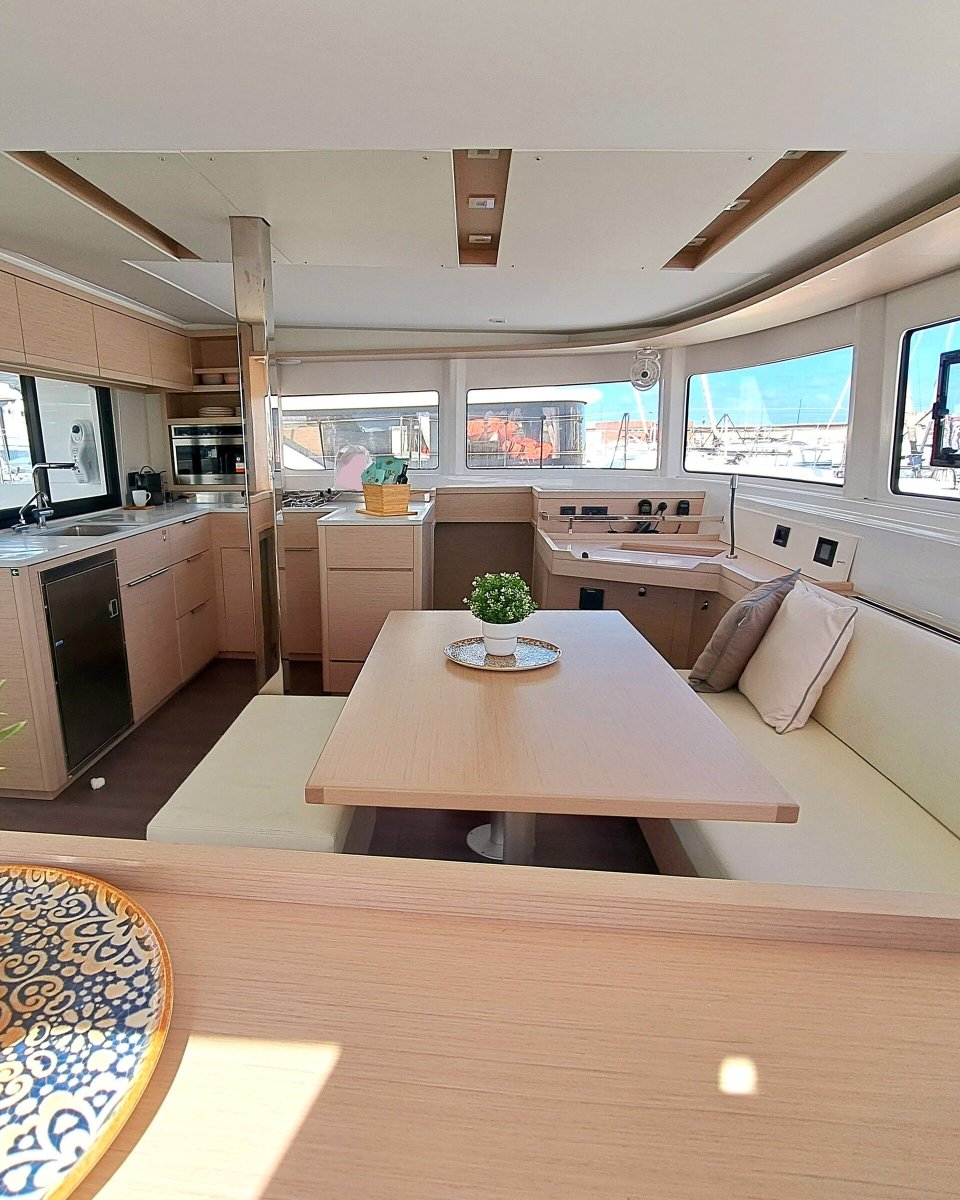 Lagoon 460_002 SALONN