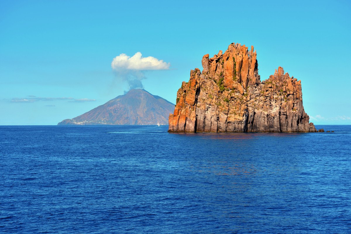Sailing to Aeolian Islands