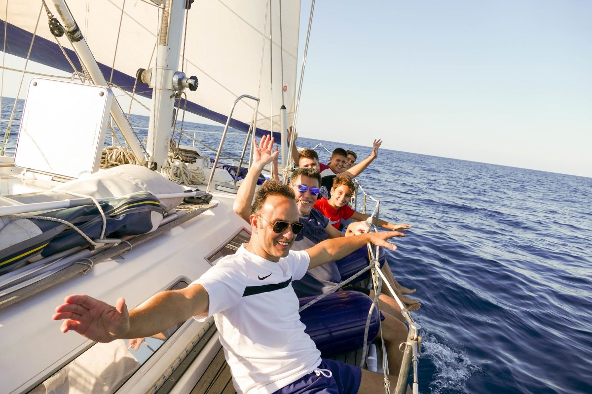 Enjoy the natural beauty of San Blas from a boat