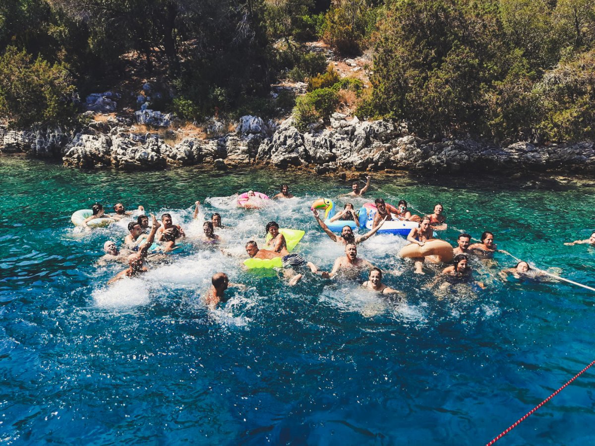 Excursión en catamaran por Ibiza y Formentera, ¡descubre la magia!