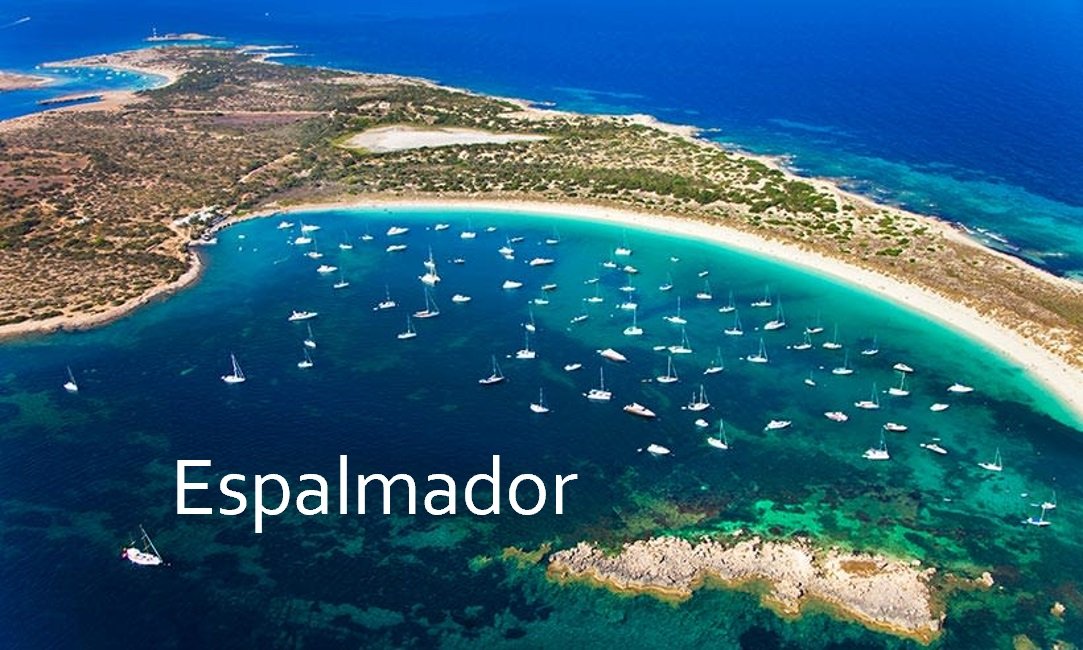 Ibiza vista dal mare in una traversata in barca a vela