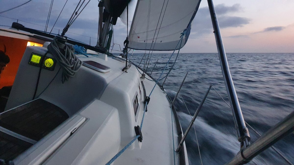 Viaje de navegación al Cabo de Gata desde Benalmádena