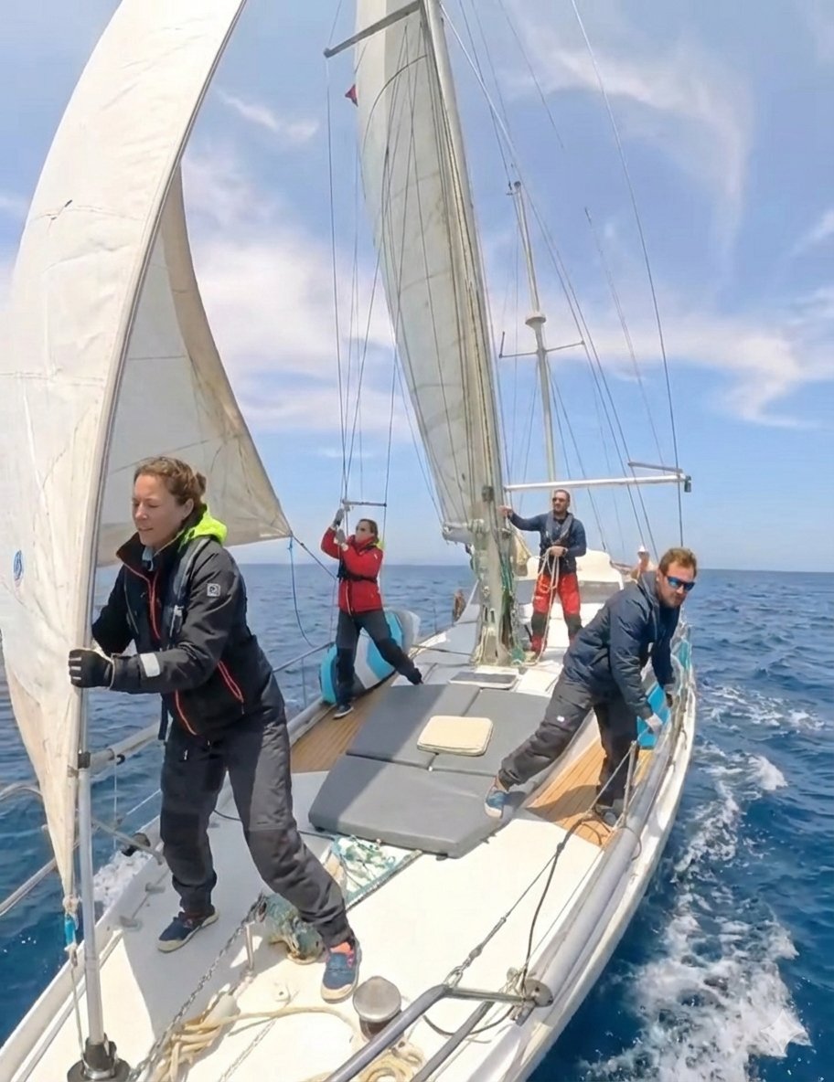 Weekend aboard from Valencia, experience sailing truly