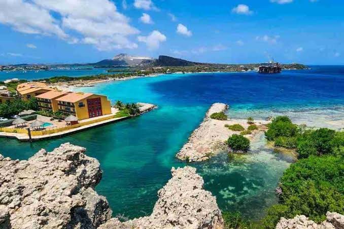 Unique catamaran navigation experience through the Caribbean