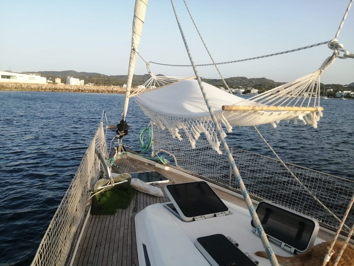 Navigando nel Mediterraneo in luna di miele in barca a vela