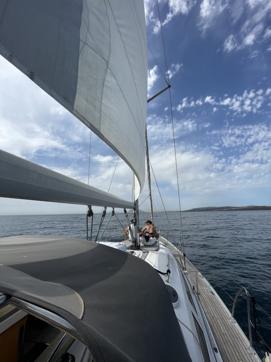 Avventura in mare a bordo di una barca a vela