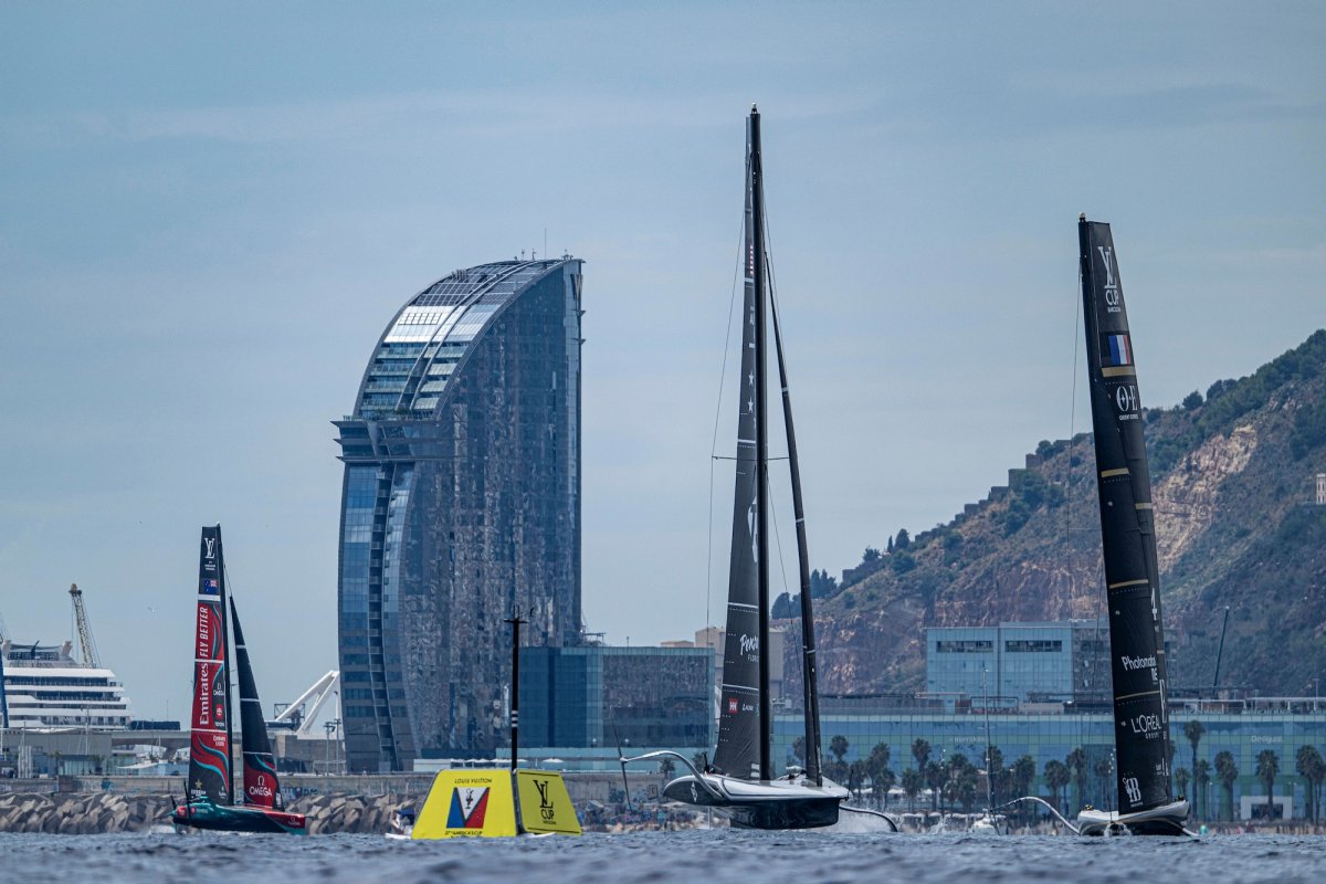 Watch the America's Cup in Barcelona from a sailboat