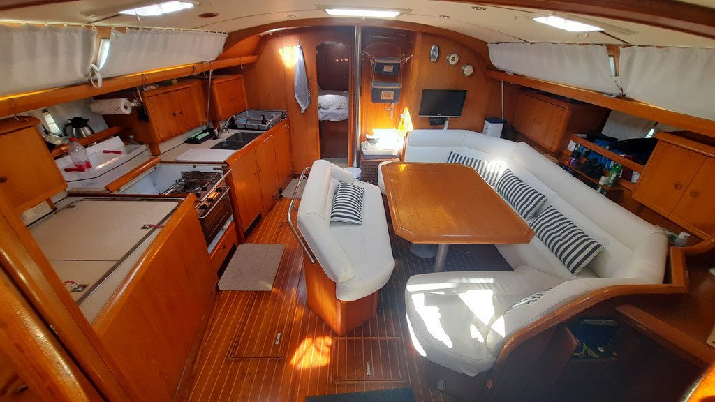 Sailboat - Jeanneau - 3 cabins