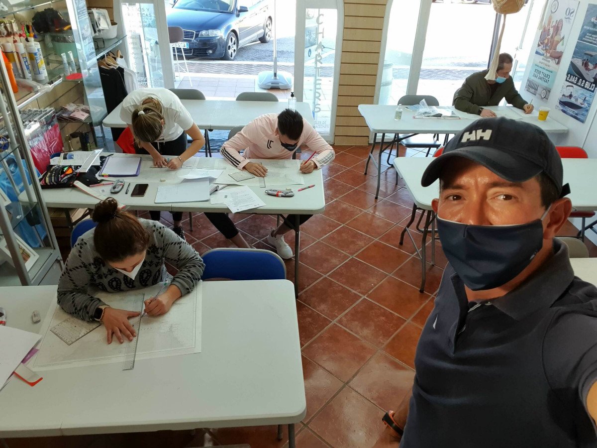 Pratica PER in Estepona - Barca a motore