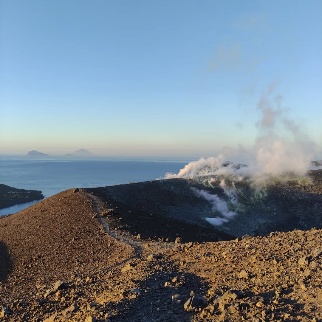 Blu e Oltre: Tour delle Isole Eolie