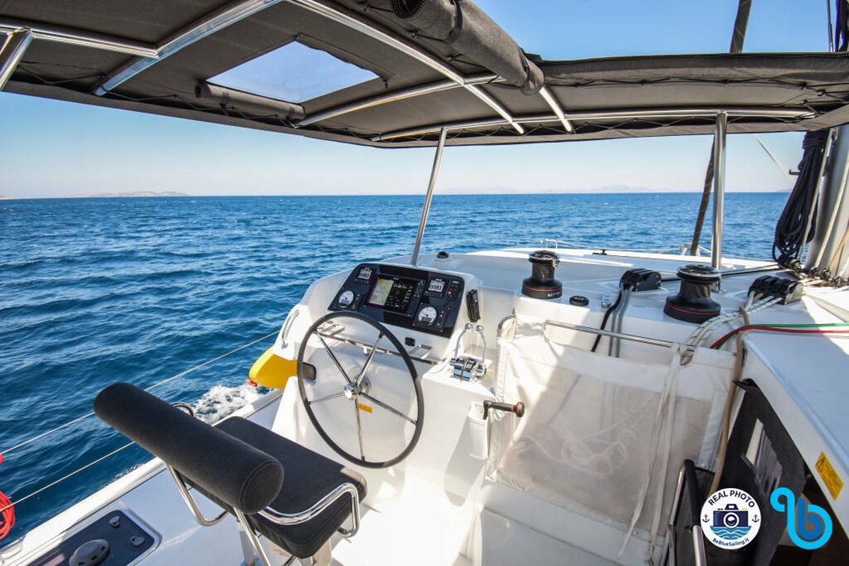 Catamaran - Lagoon - 4 cabins