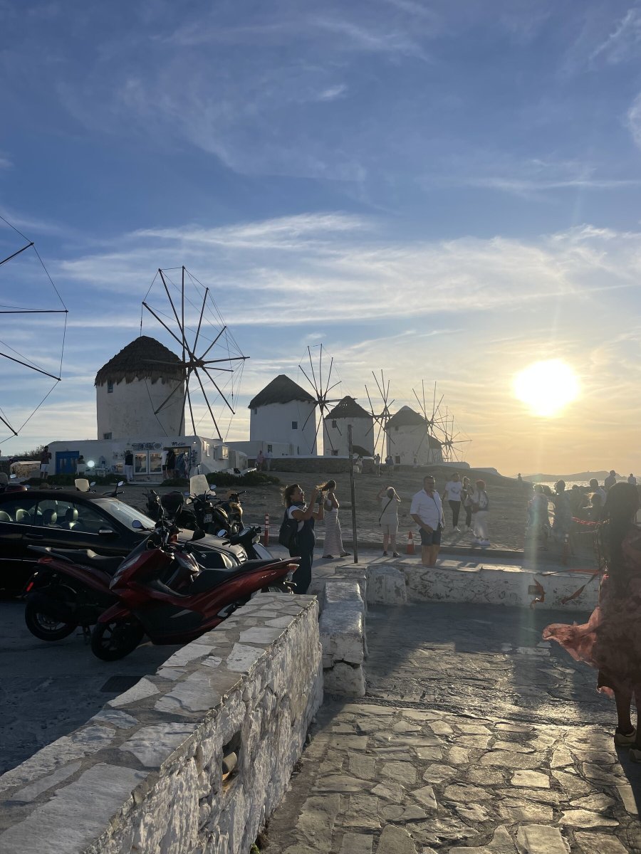 Navigazione in velero tra le splendide isole Sporadi