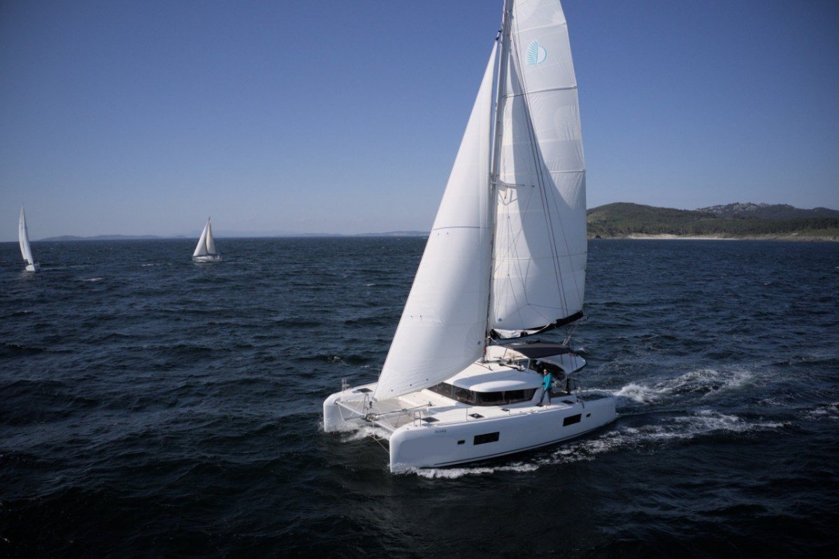 Noleggio catamarano di lusso nelle Rías Baixas