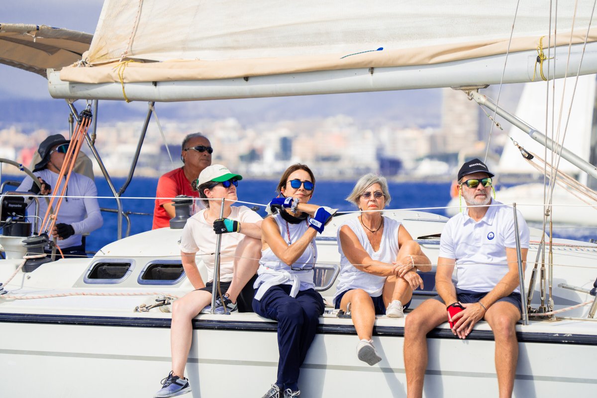 Vista aerea della regata nel Mar Mediterraneo